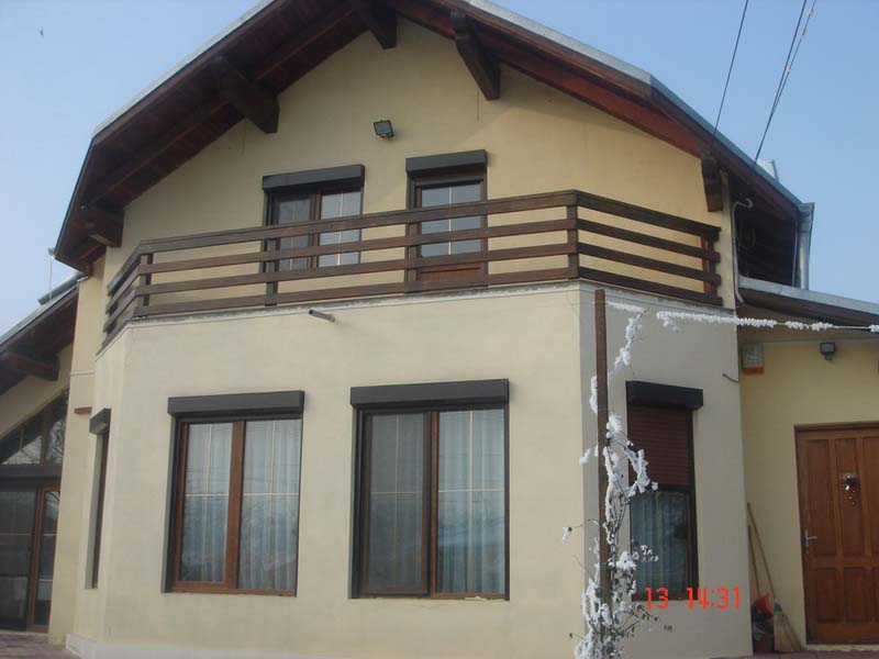 Casa din lemn Tunari